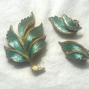 JJ vintage leave brooch and earrings set clip Ons